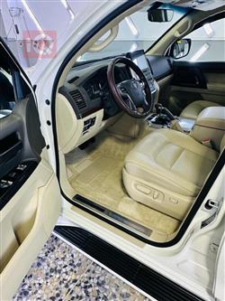 تۆیۆتا لاند کروزەر